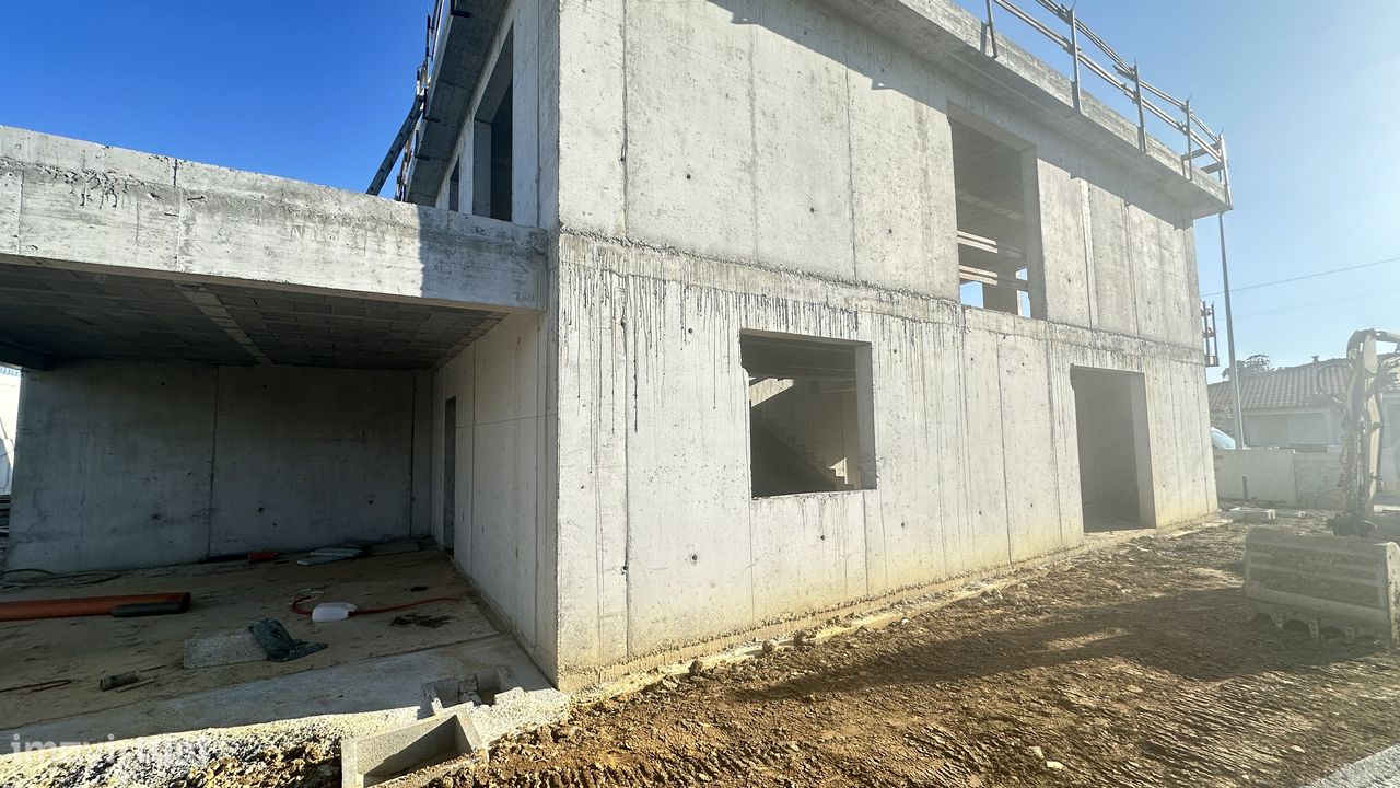 Moradia T3 Moderna com 3 Frentes | Nova | Em construção - Grande imagem: 1/8