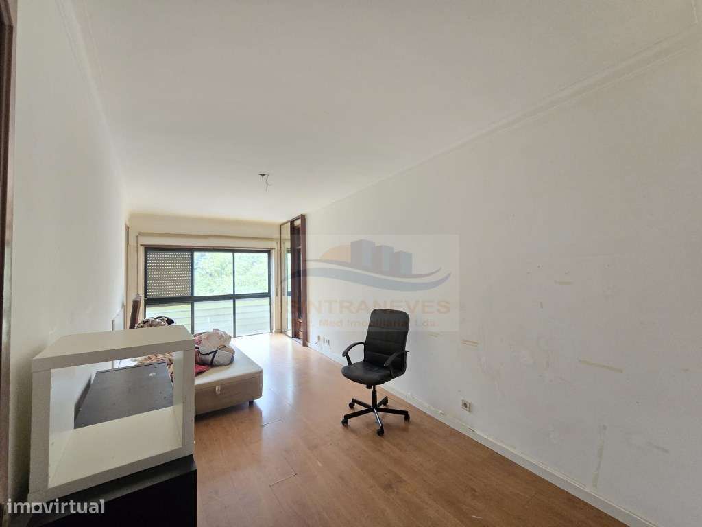 Oportunidade Única em Massamá - T1 Convertido em Espaçoso T2!-5