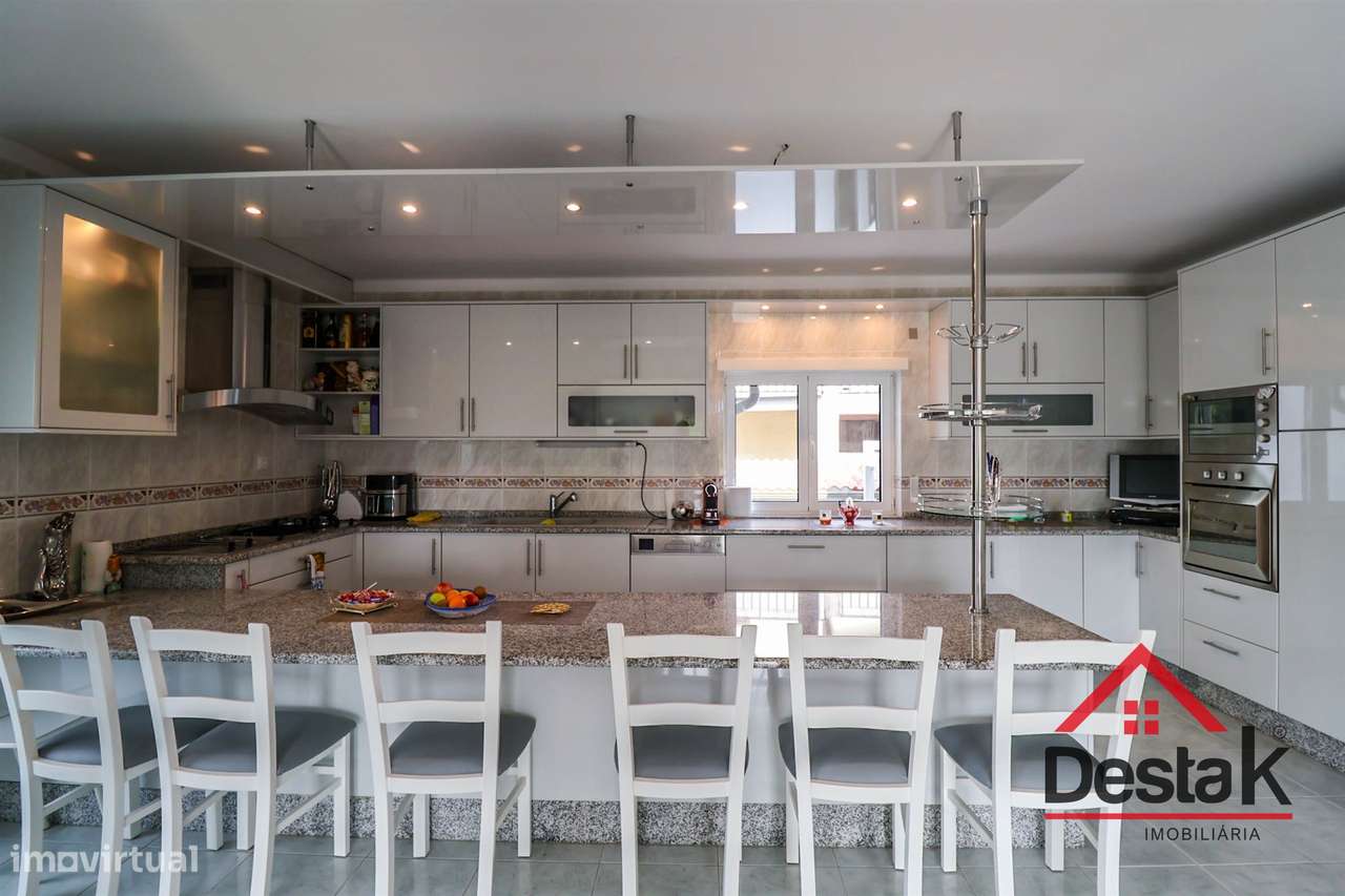 Moradia T4 com piscina para venda em Viseu - Grande imagem: 4/49