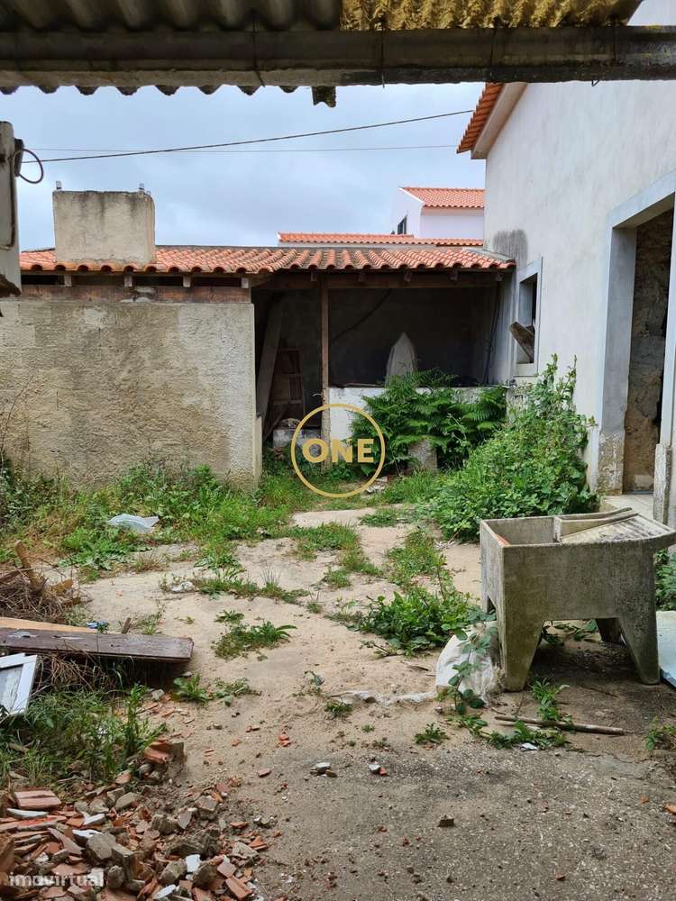 Moradia Exclusiva para reconstrução, com Projeto Aprovado e Licença a-7