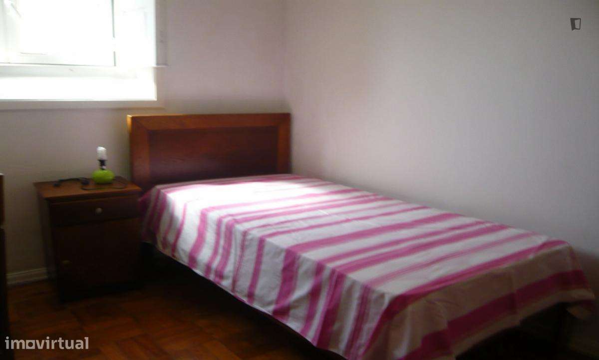 Quarto - localizado em Montes Claros Coimbra - Grande imagem: 5/9