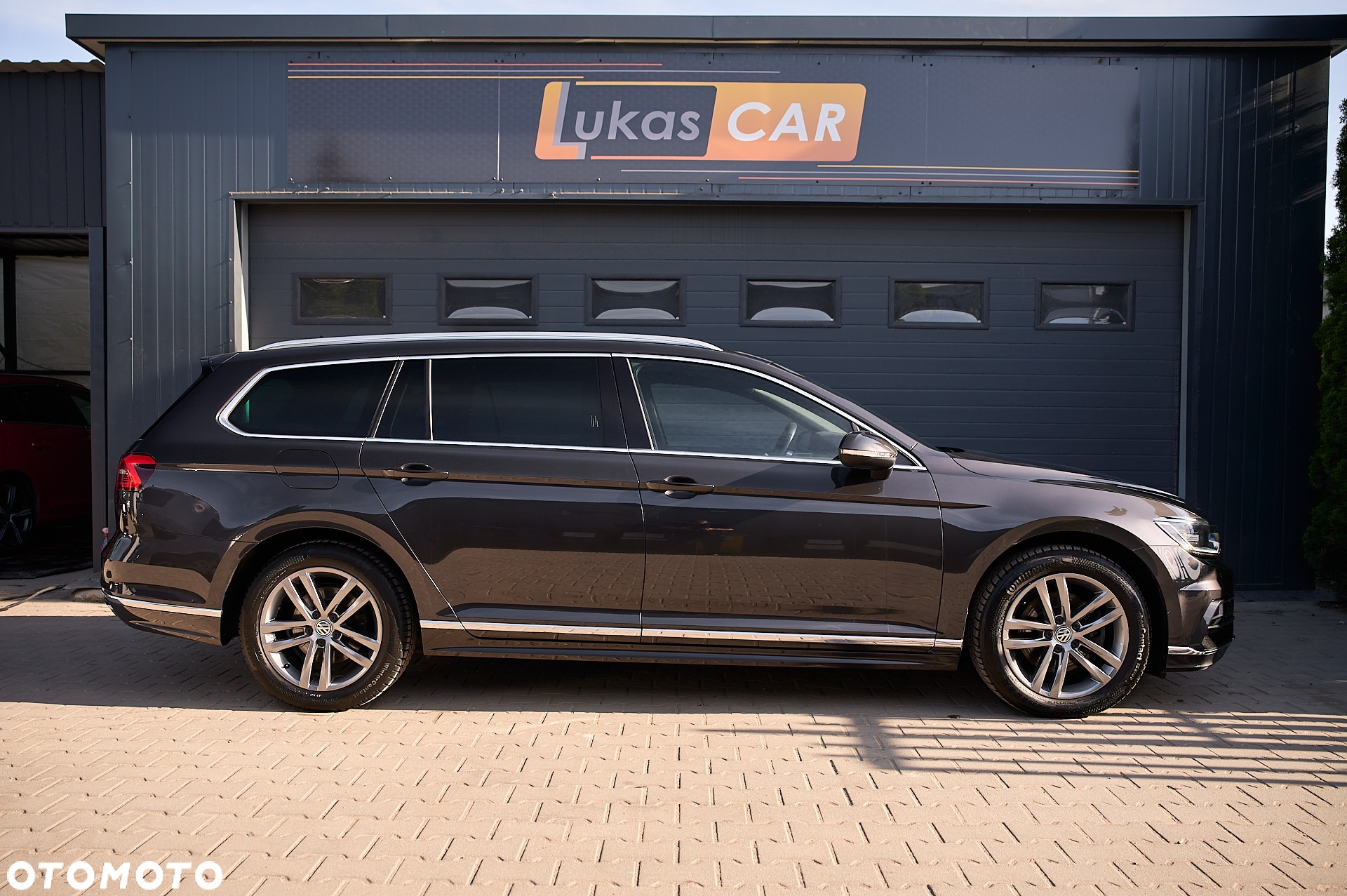 Volkswagen Passat Variant 2.0 TDI SCR DSG R-Line - 12