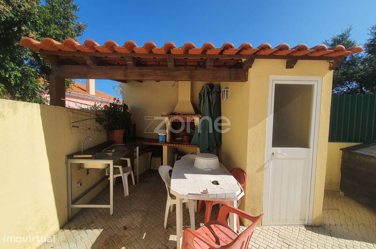 Moradia Isolada com piscina e bastante soalheira-33