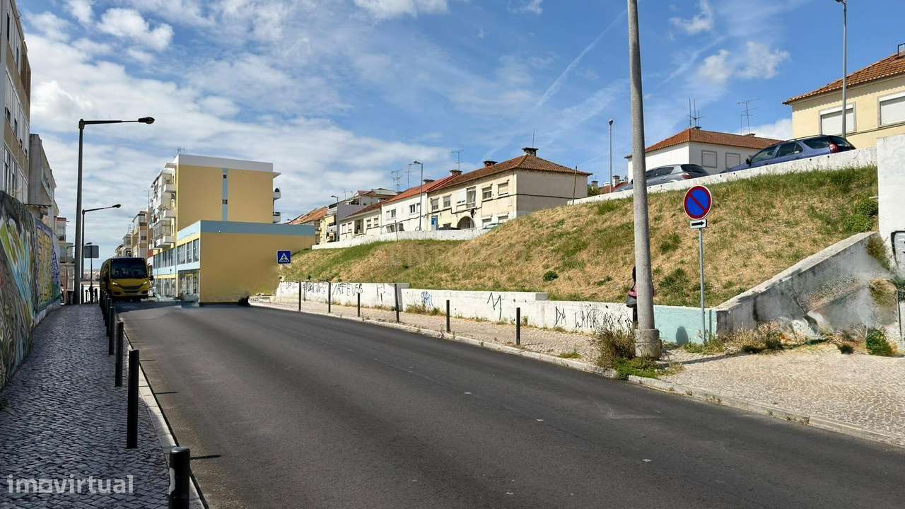 Apartamento T2 para Remodelação, Centro de Almada-26