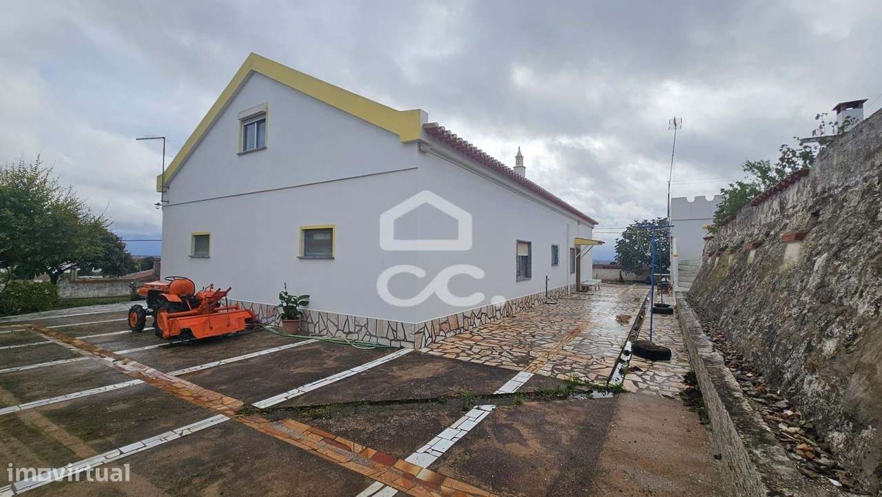 Moradia V4 com 174 M2, aproveitamento de sótão, garagem para 2 viatura-6