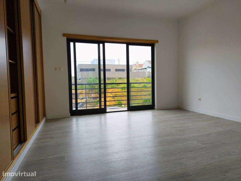 Moradia T5 Moderna no Feijó com 296 m² e Garagem de 100 m²  Confort...-13