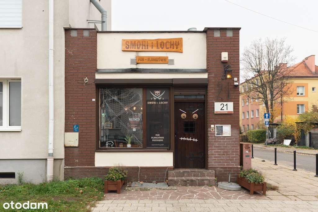 Dwupoziomowy lokal usługowy z witryną-18