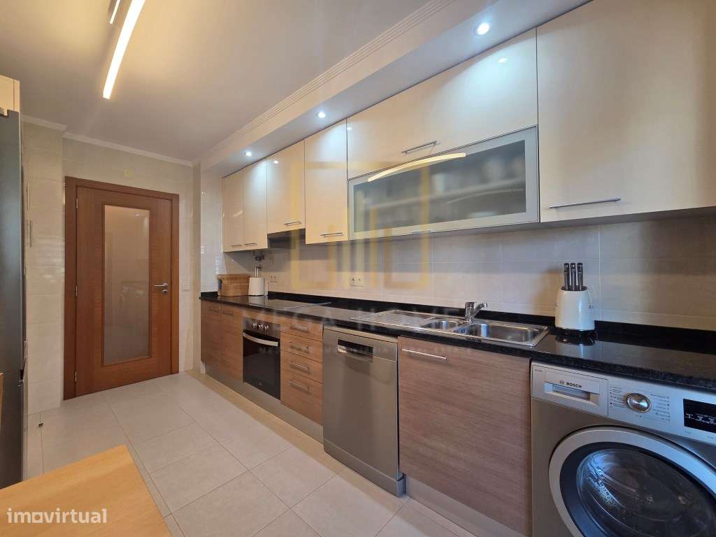 T3 amplo, seminovo, com lugar de estacionamento, em Cerro Ruivo, Po...-8