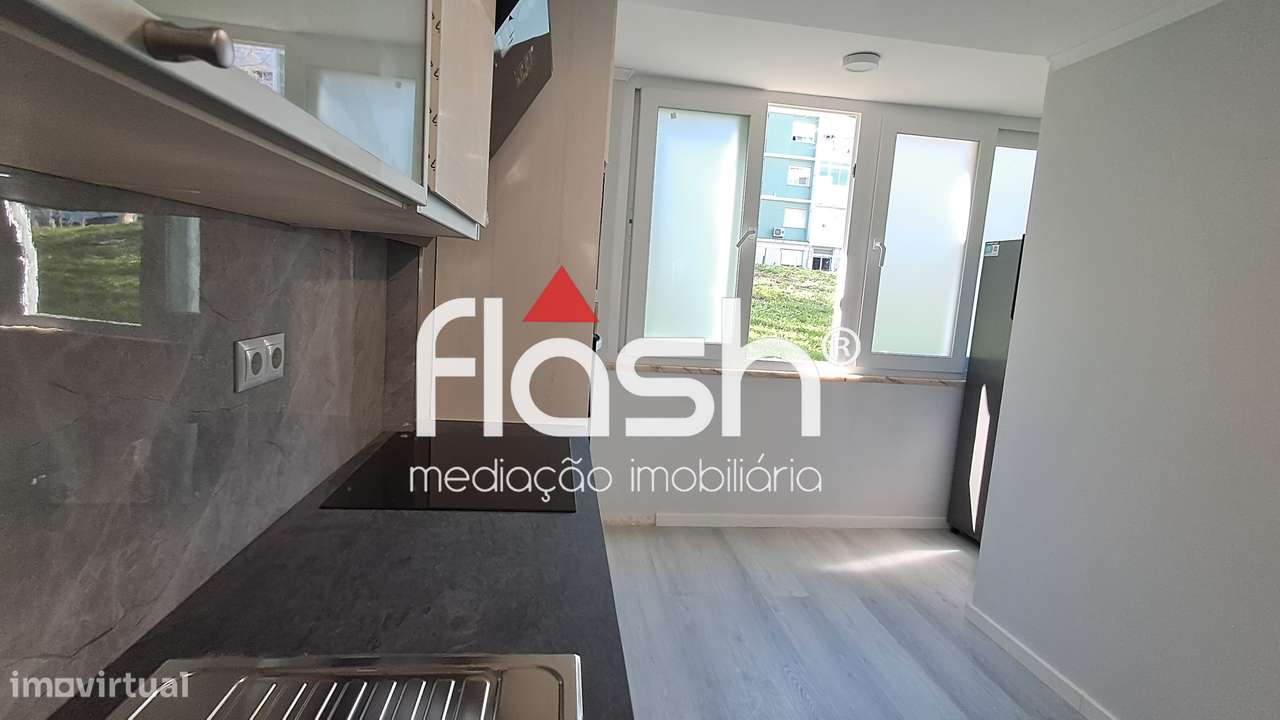 Apartamento T2 Remodelado em Benfica-5