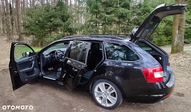 Skoda Octavia Combi 2.0 TDI 4x4 DSG RS - 9