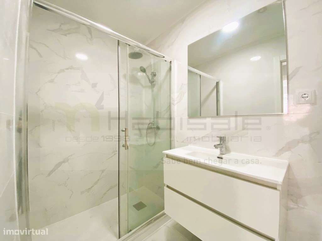T2 com Varanda Totalmente Remodelado - Mina Amadora-13
