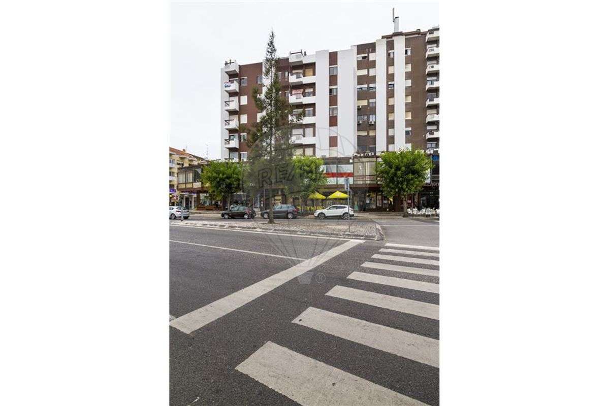 Loja  para arrendamento - Grande imagem: 2/12