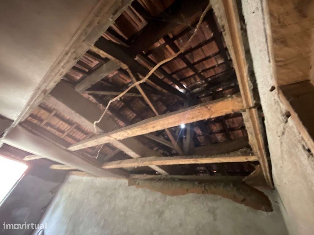 Moradia para Reconstrução com Terreno e Espaço Exterior | Lanção - ...-14