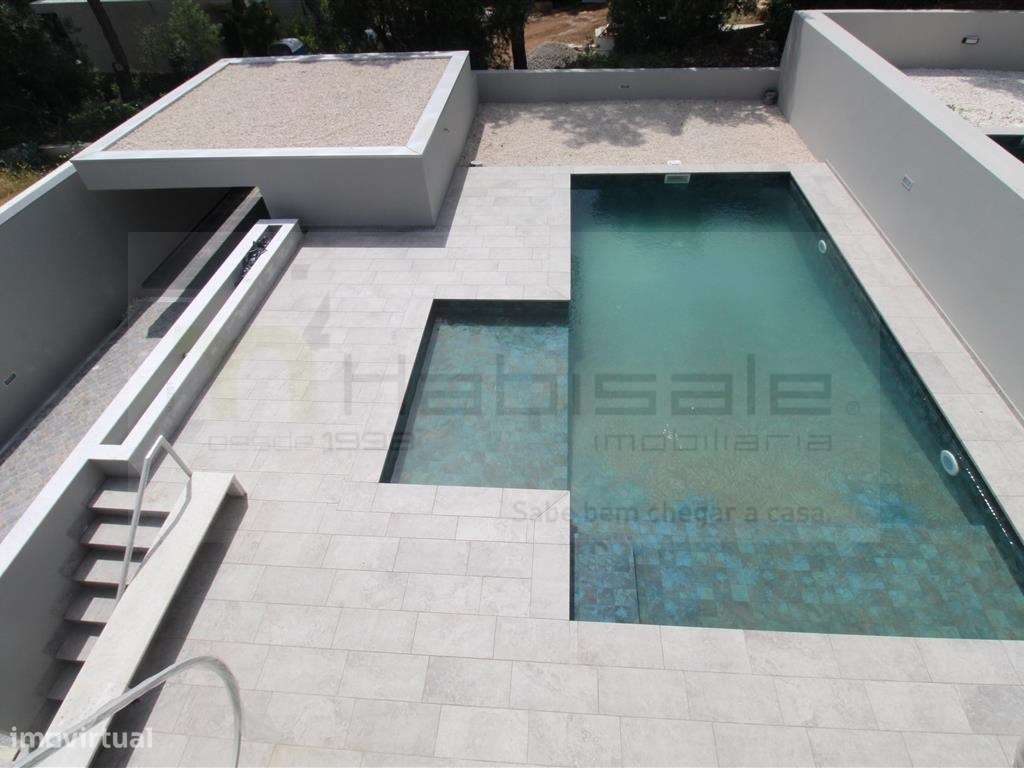 Moradia V3 +1 com piscina em Barcarena-19