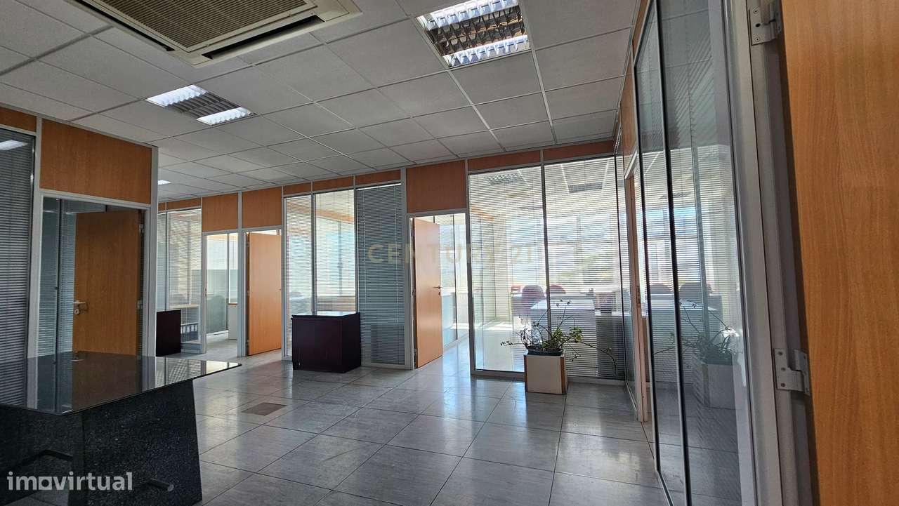 Escritório amplo e totalmente equipado no ElosPark II, em S. Marcos-10