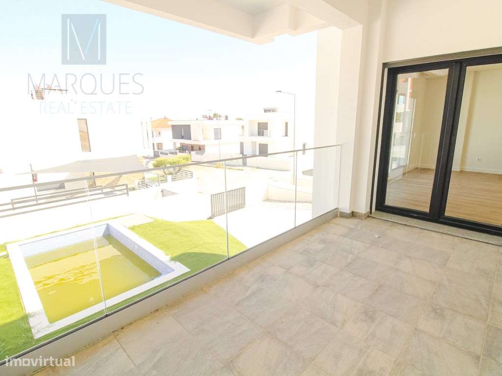 Moradia V4 com Garagem e Piscina em Vale de Milhaços - Corroios - Grande imagem: 4/40
