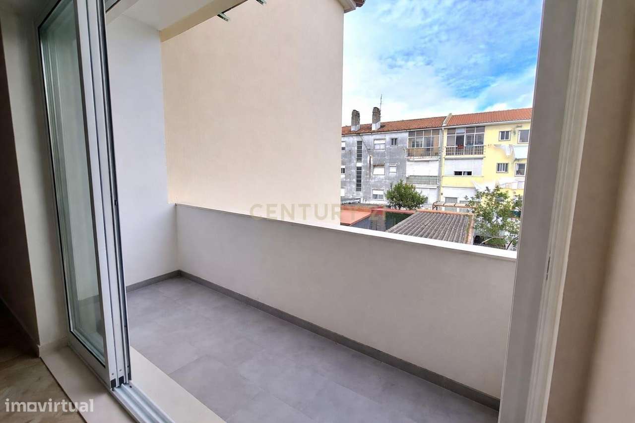 Apartamento T3 Luminoso com Logradouro-6