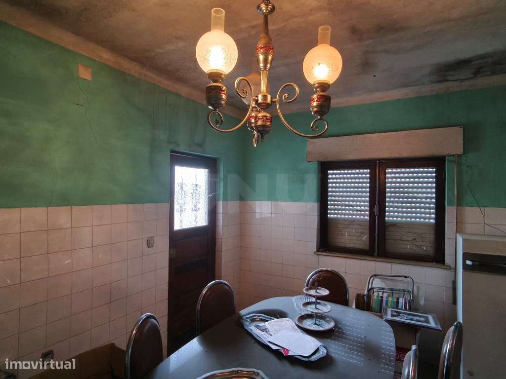 Oportunidade absolutamente imperdível - Moradia com parte renovada ...-15