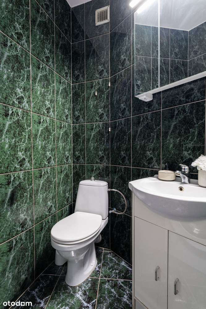 Budynek 97, klatki po remoncie, Rondo Daszyńskiego-17