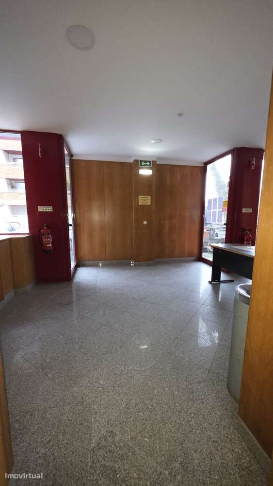 Escritório/Conversão em T1 à venda no centro de Matosinhos - 54m² - Grande imagem: 3/10