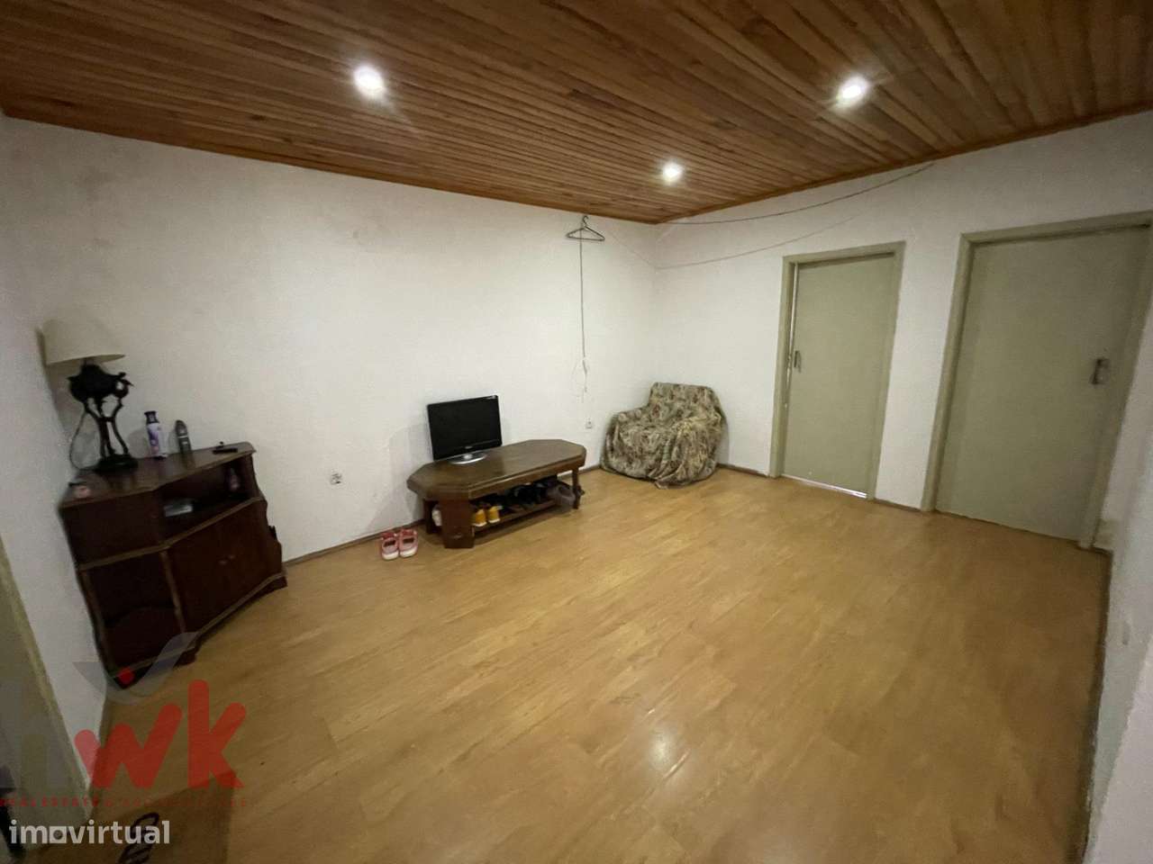 Casa dividida em 3 apartamentos com garagem-17