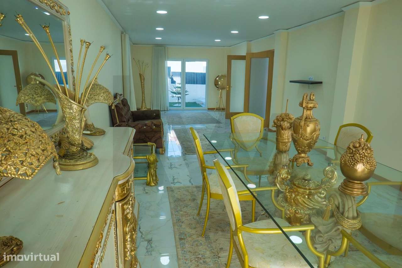 Luxo e exclusividade em Famões com vista sob Lisboa-13