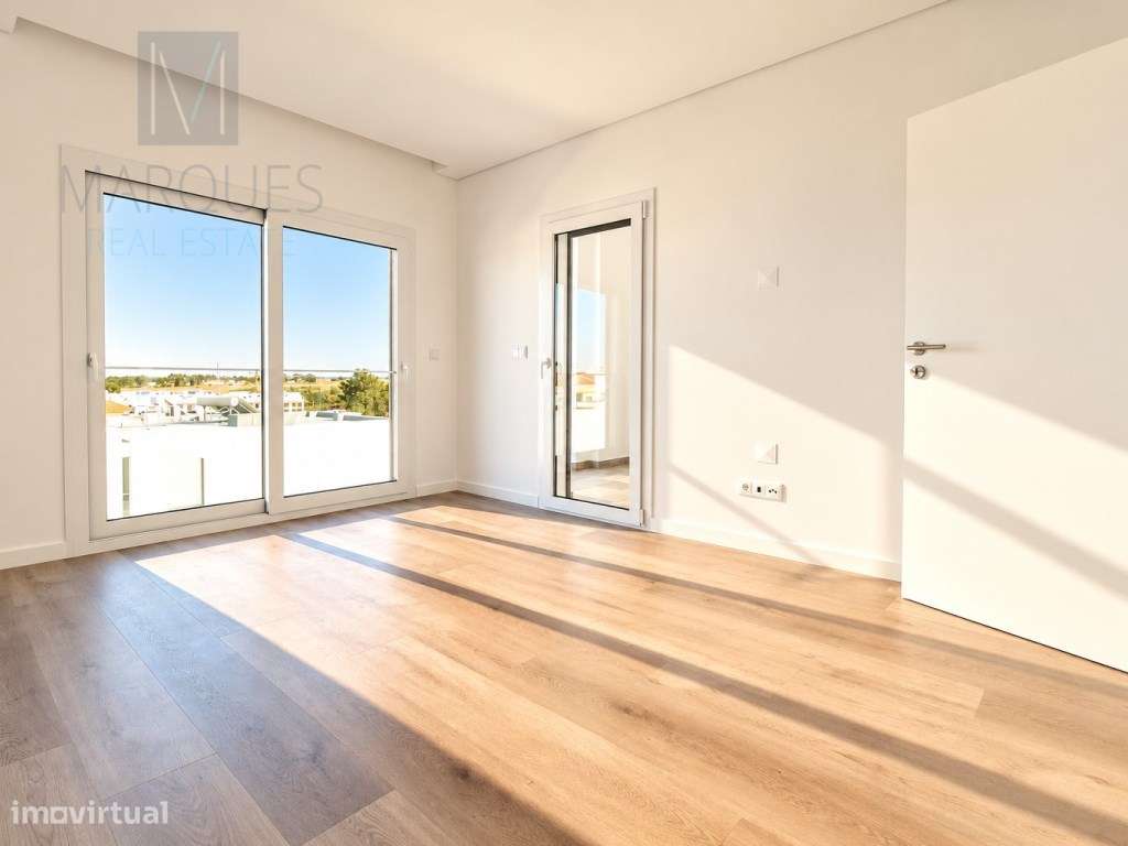 Moradia V4 com Garagem, Logradouro e Jardim em Vale de Milhaços - C...-29