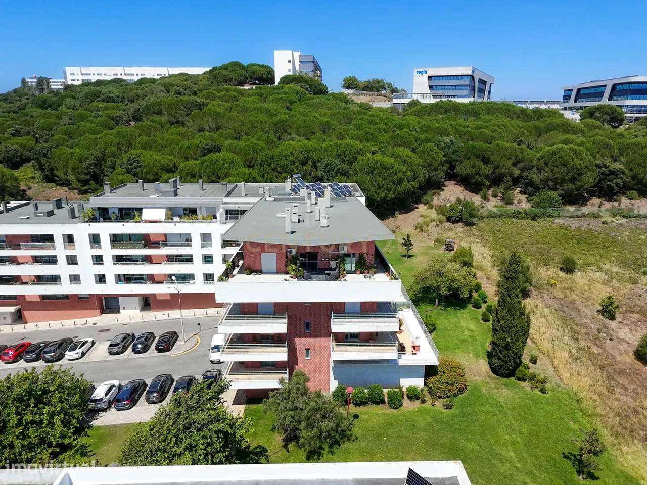 Apartamento Único T2 de 82m2 com Terraço de 75m2 em Porto Salvo-29