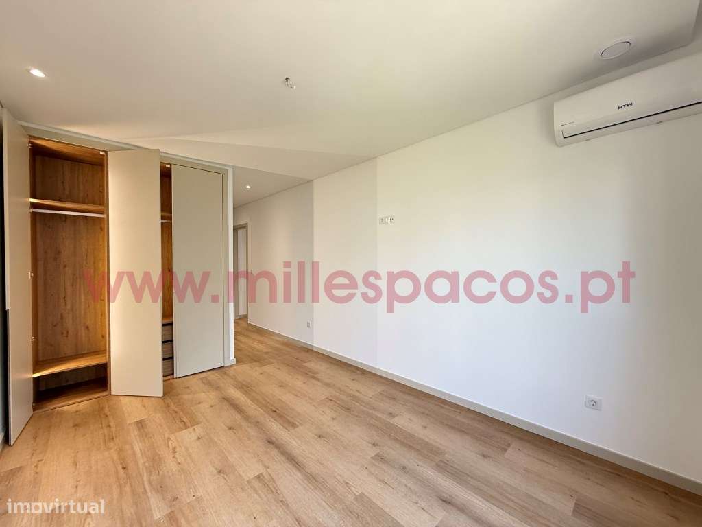 Duplex T3+1 Novo - Garagem individual e Terraço-7