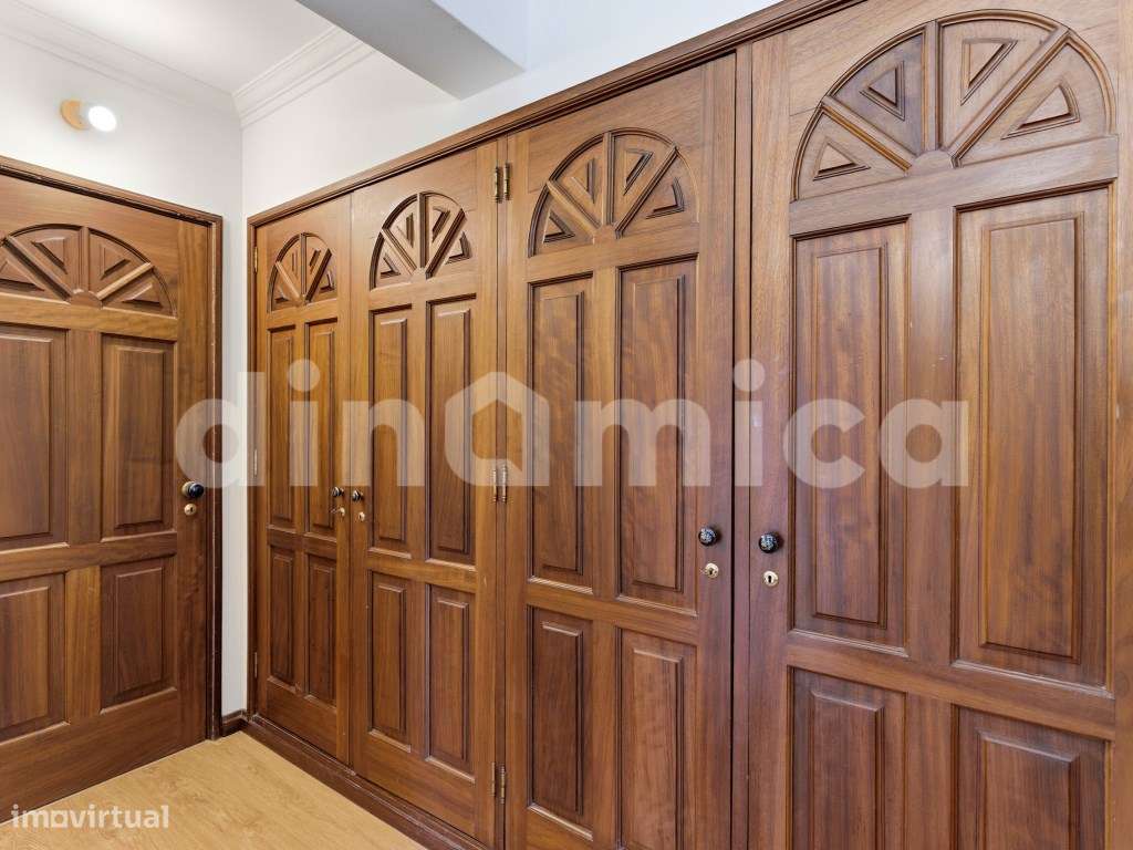 Apartamento T3+1 com 4 Frentes na Póvoa de Varzim - A 350m da Praia-33