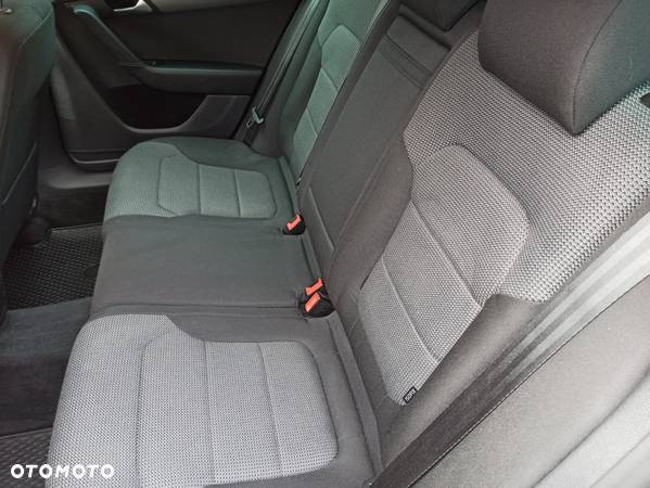 Volkswagen Passat 2.0 TDI Comfortline - 22