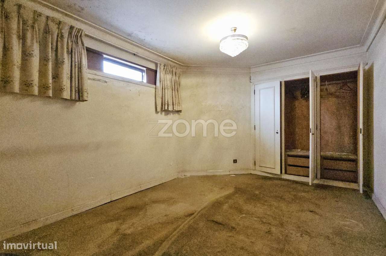 Moradia rara para Reabilitação – Vista Mar | São Pedro Estoril-27