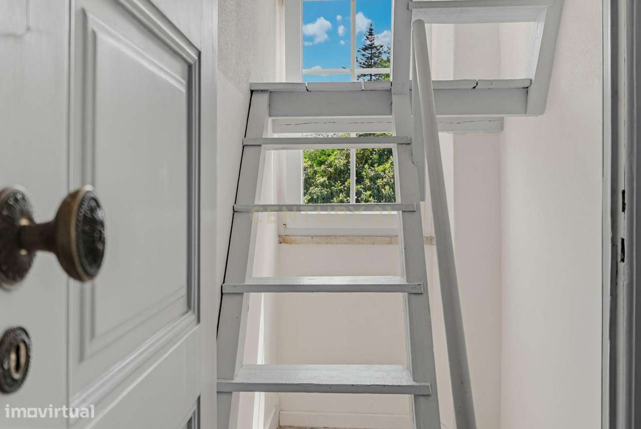 Moradia isolada T3 + 1 com vista mar em localização premium no coração-41