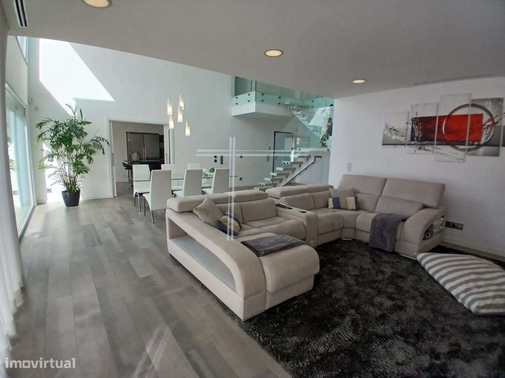 Moradia isolada T4, arquitetura contemporânea com garagem e piscina... - Grande imagem: 2/37