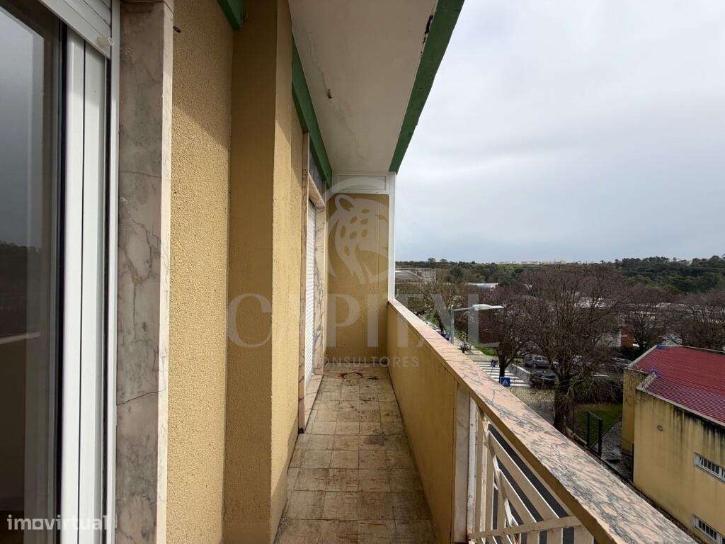 T4 com Varanda e Cozinha Equipada na Amadora - Grande imagem: 5/11