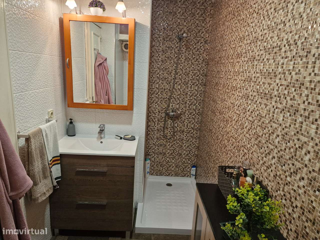 Excelente imóvel c/ terraço, jardim + anexo c/ 2 divisões - Metro Rubi-13