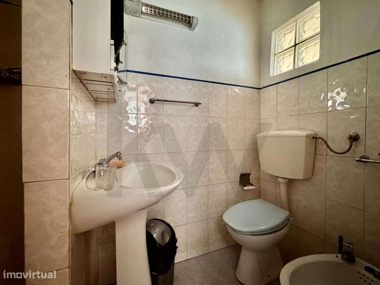 Moradia T3 para recuperar com jardim e garagem na avenida principal de - Grande imagem: 3/18