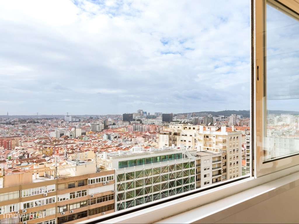 Apartamento T4 remodelado no Areeiro, em Lisboa - Grande imagem: 4/23