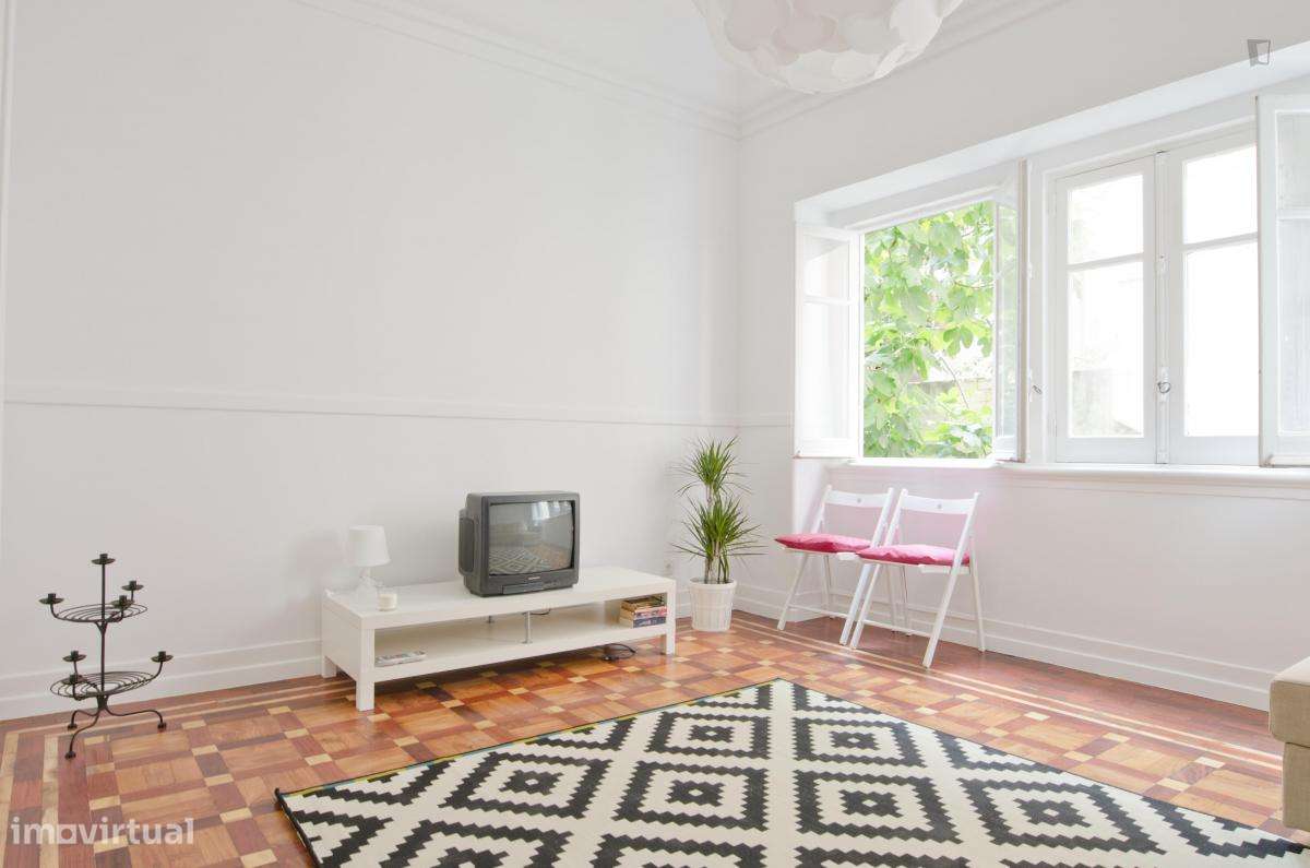 Quarto - localizado em Marquês de Pombal Lisbon - Grande imagem: 5/22