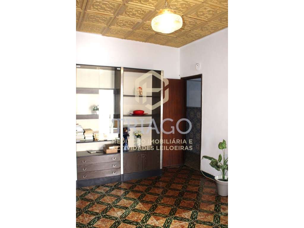 Moradia com 3 pisos com entradas independentes - Grande imagem: 4/44