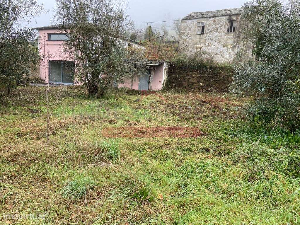 Duas moradias (1 moradia V1 + 1 moradia V2) em Alvarenga, Arouca-32