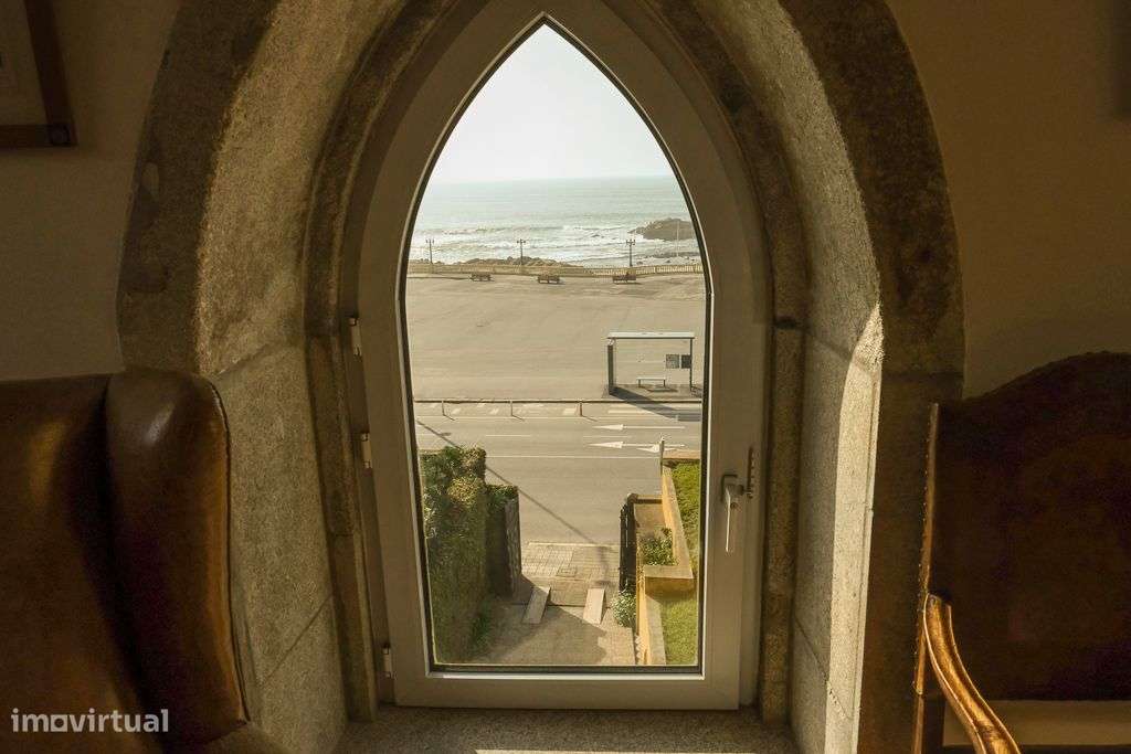 Vende-se Propriedade Frente mar com Moradia, T0 e dois restaurantes-26