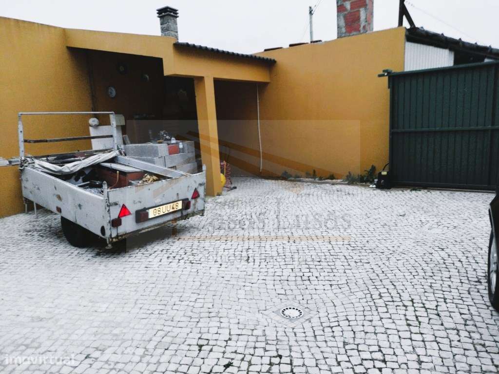 Moradia T4 com GARAGEM, PÁTEO c/ CHURRASQUEIRA + TERRENO EXTRA (40m... - Grande imagem: 4/23