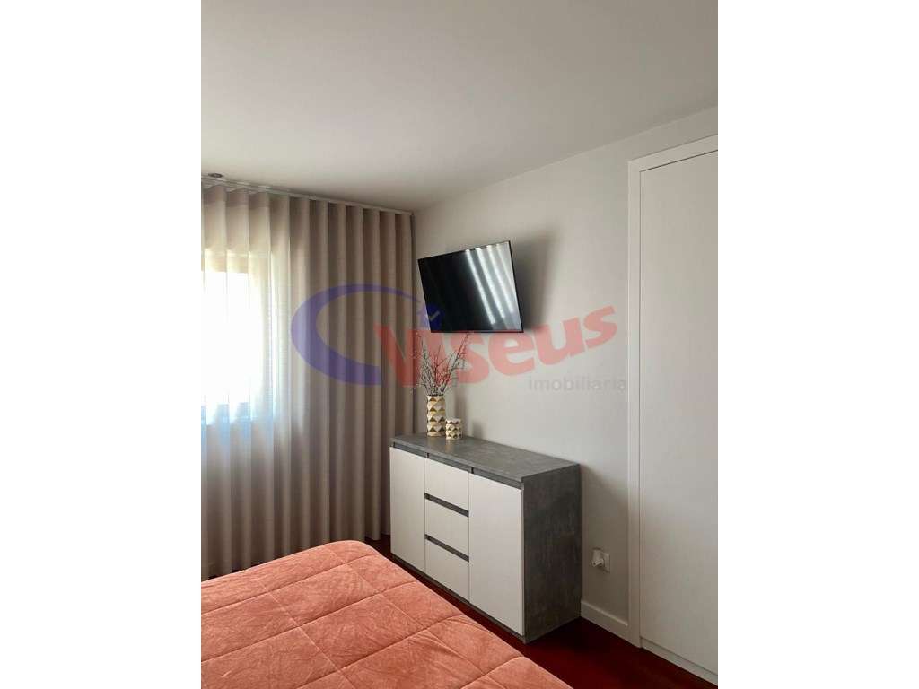 Apartamento T2 Penthouse Mobilado-34