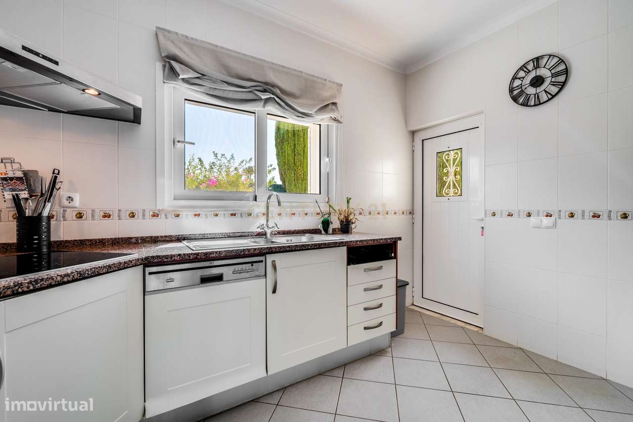 Moradia Independente T3, com Piscina e Amplo Espaço Exterior, em Algoz-13