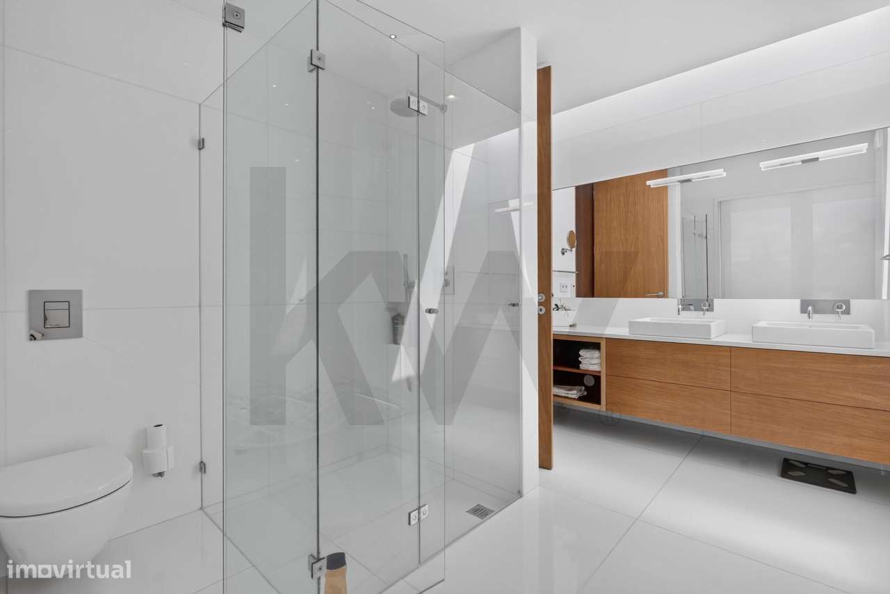 Moradia T5 de Luxo com Piscina e Lote de 2.773 m2-36
