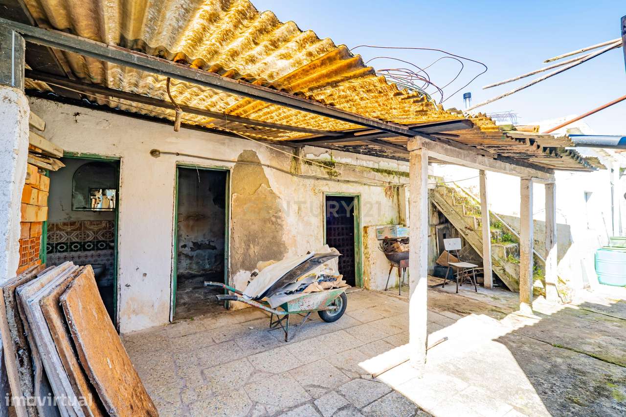 Moradia T3 com Quintal Amplo, Garagem e Anexo – Zona Tranquila da Moit-48