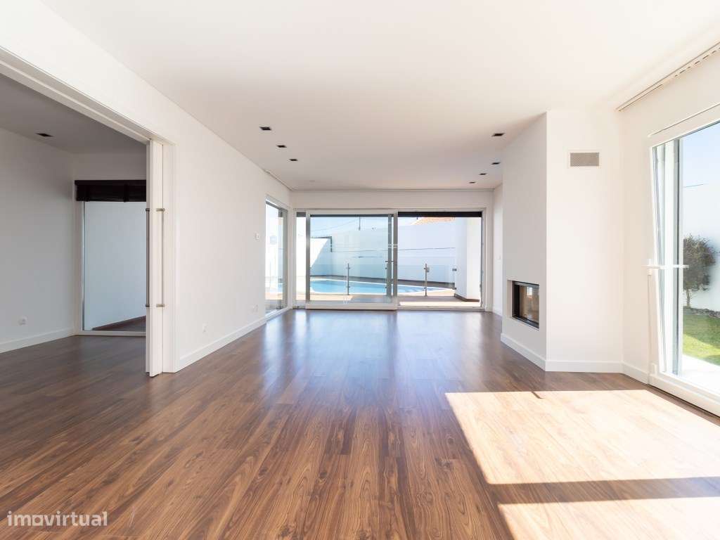 Moradia térrea com piscina salgada aquecida - Marisol-3