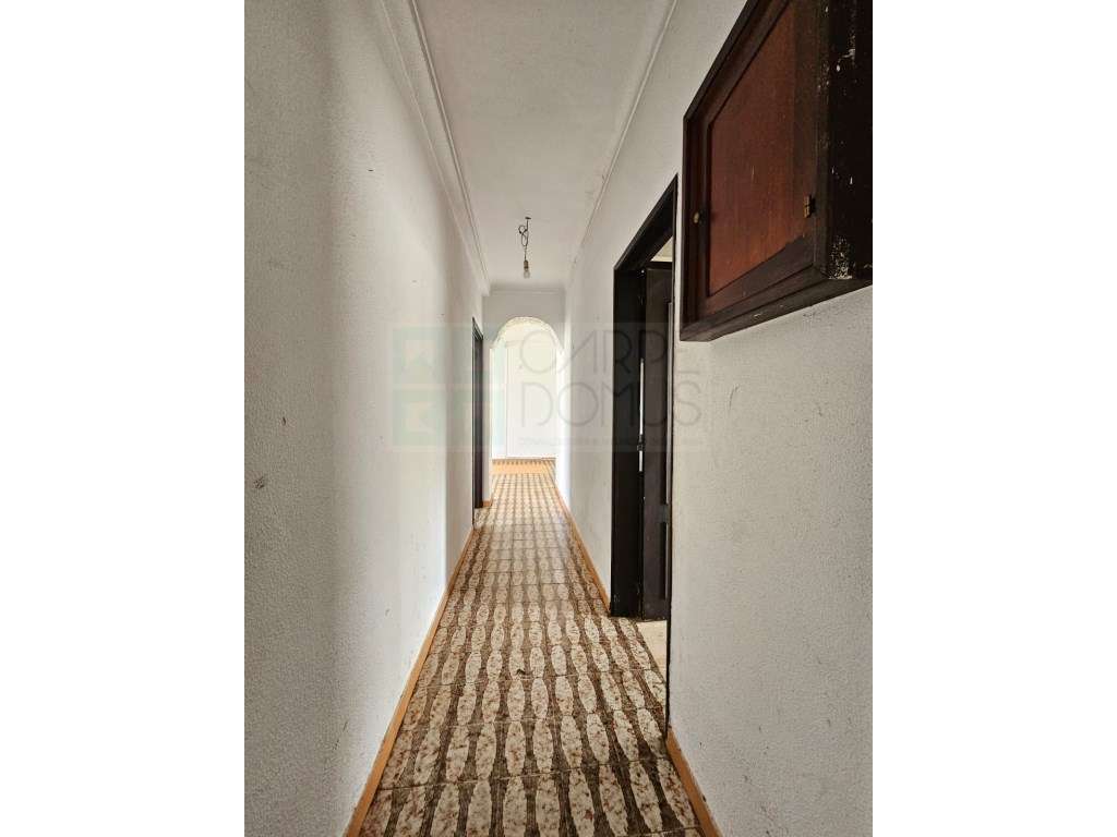 Prédio com Comércio e 2 apartamentos, em Mem Martins, Sintra-58