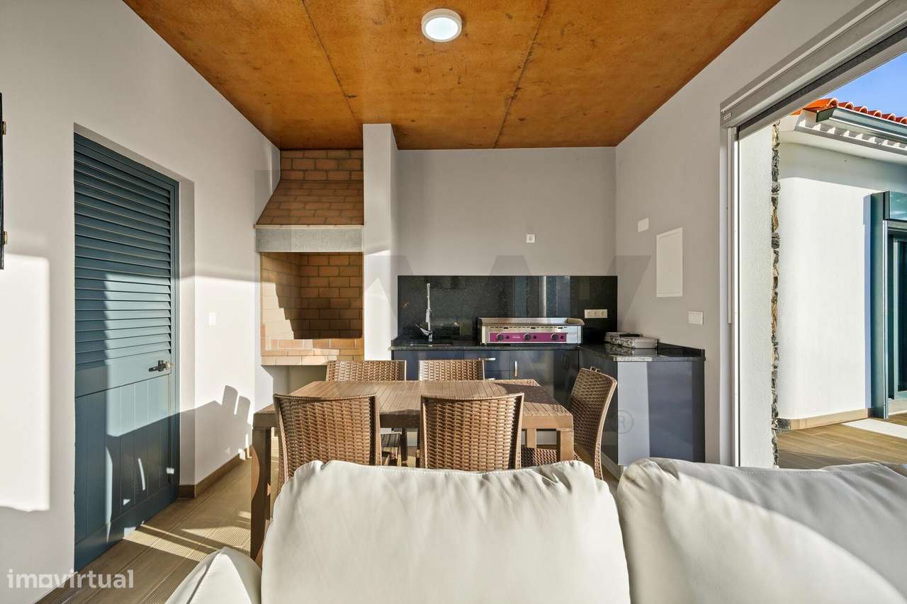 Moradia T4 com piscina e vista oceano, São Gonçalo, Funchal-57